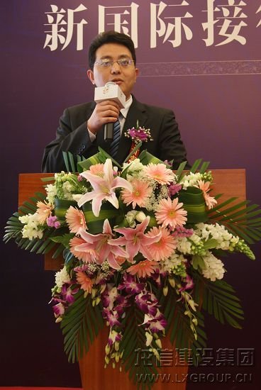 龍信物業(yè)服務有限公司副總經理張慶良致辭
